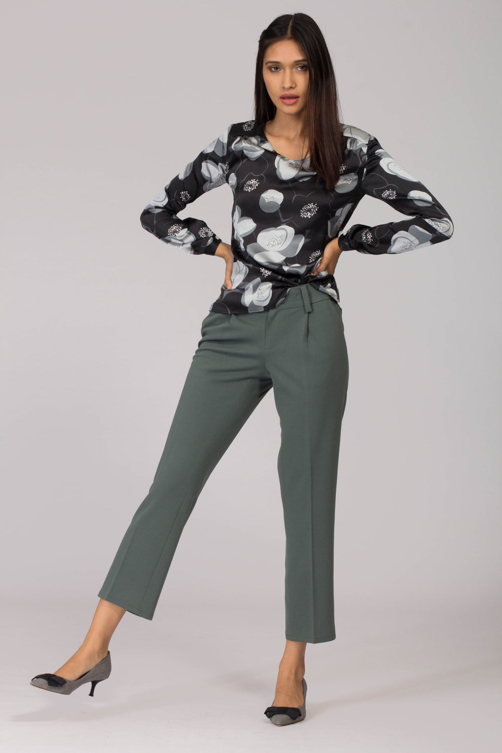 Stretch Comfortable Green women's formal pants and trousers for office. Shop online for all sizes, plus size culottes , trousers, and formal palazzo pants at www.intermod.in